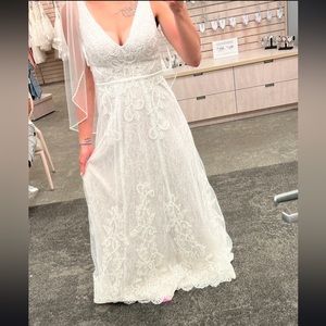 Wedding dress US Size 4 - bought from David Bridals.